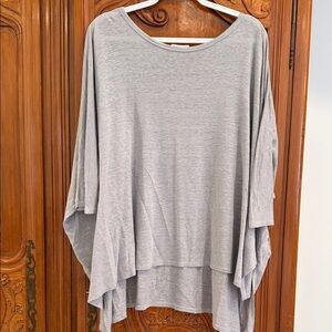 Women’s Mackenzie and me gray short sleeve poncho, size M, EUC